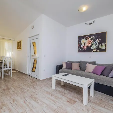Raos In Trogir - Mittel-dalmatien Mastrinka
